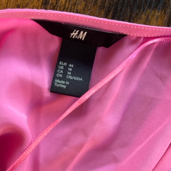 Color blocked mini dress from H&M with pockets - Picture 2 of 3